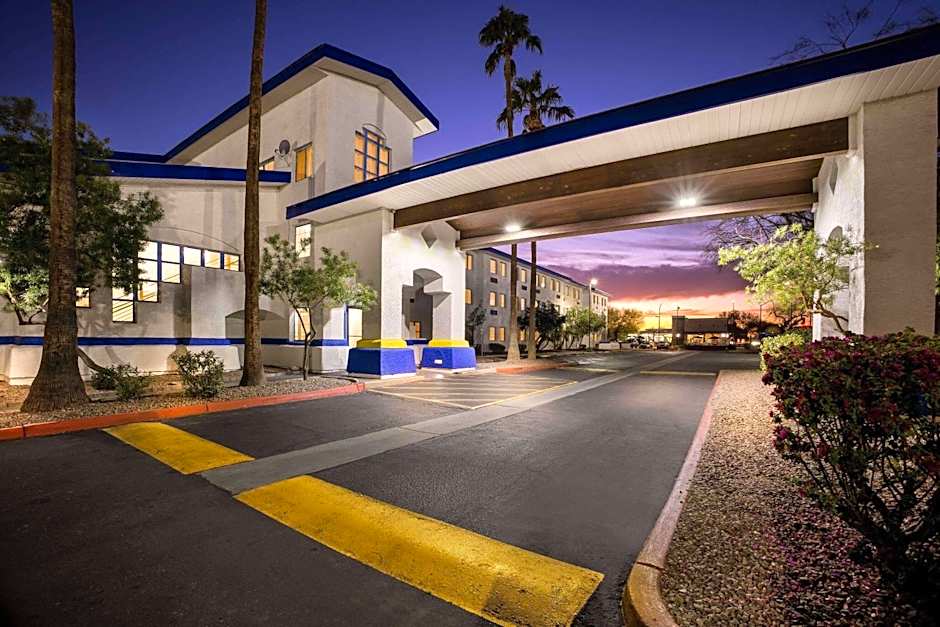 Days Inn & Suites by Wyndham Mesa Near Phoenix