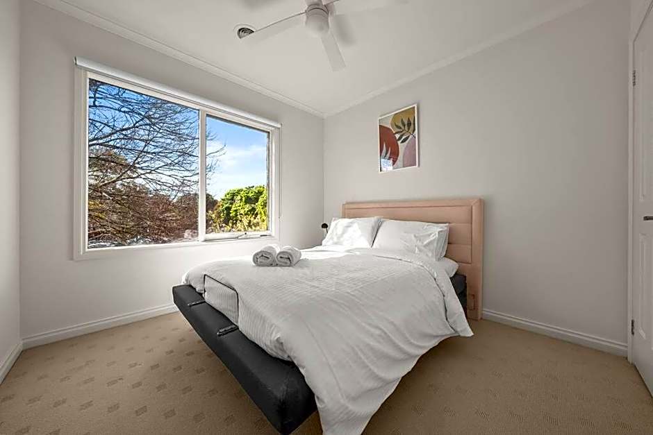 Doncaster East Home walking to shops restaurants