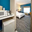 Holiday Inn Express and Suites Atlanta-Johns Creek By IHG