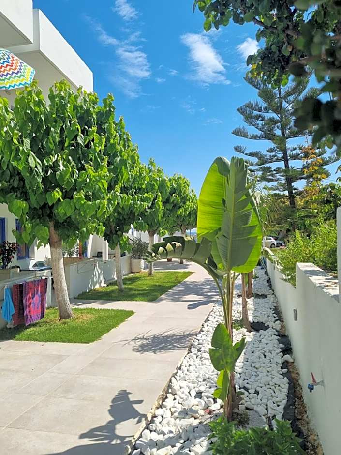 Leonidas Studios & Apartments