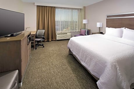 1 King Mobility Access With Tub Nonsmoking