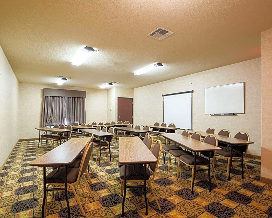 Quality Suites Huntsville Near University