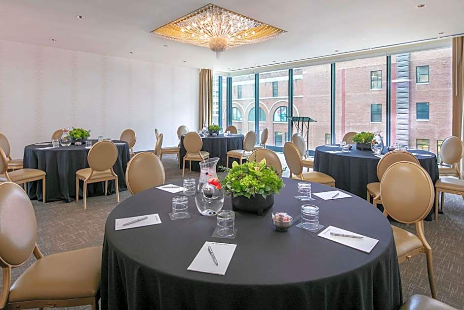 The Royal Sonesta Chicago River North