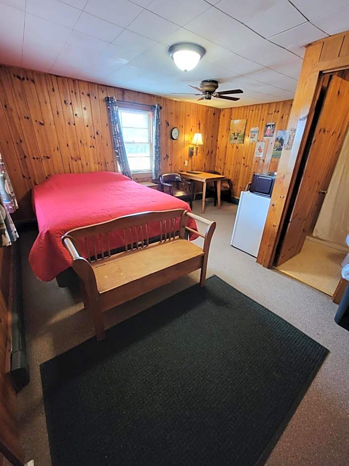 Two Rivers Motel and Cabins of Kenton, MI