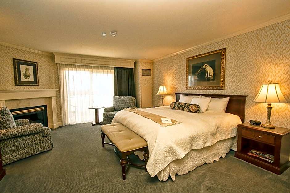 Fairhaven Village Inn