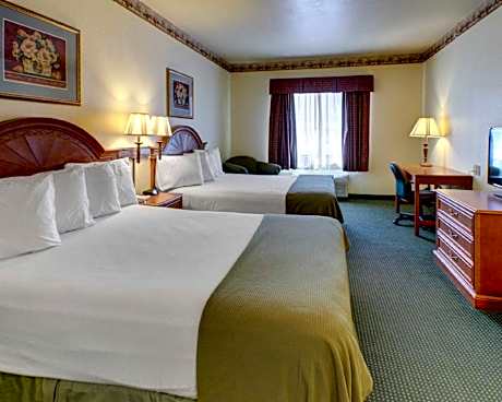 2 Queen Beds, Smoking