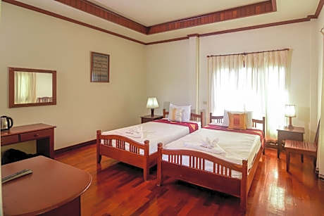 Standard Twin Room with Garden View