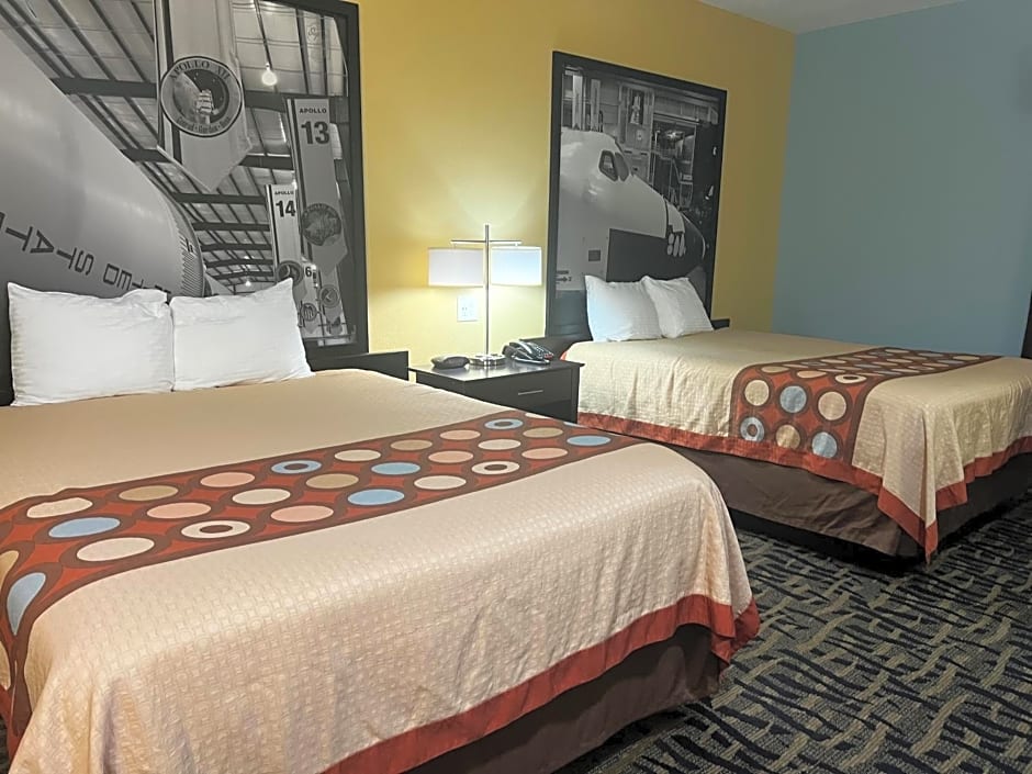 Super 8 by Wyndham Pasadena