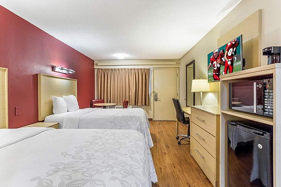 Red Roof Plus Nashville North - Goodlettsville