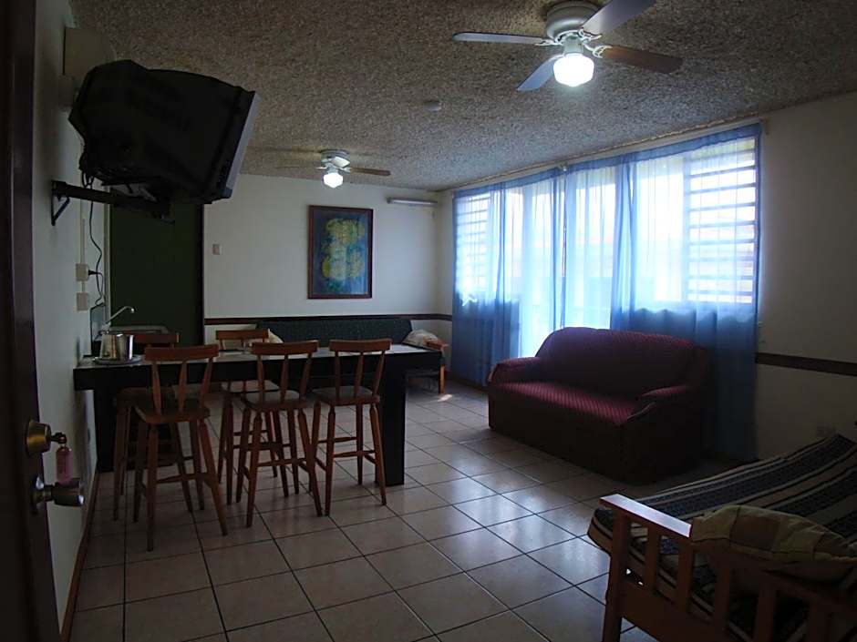 Hotel La Guaria Inn & Suites