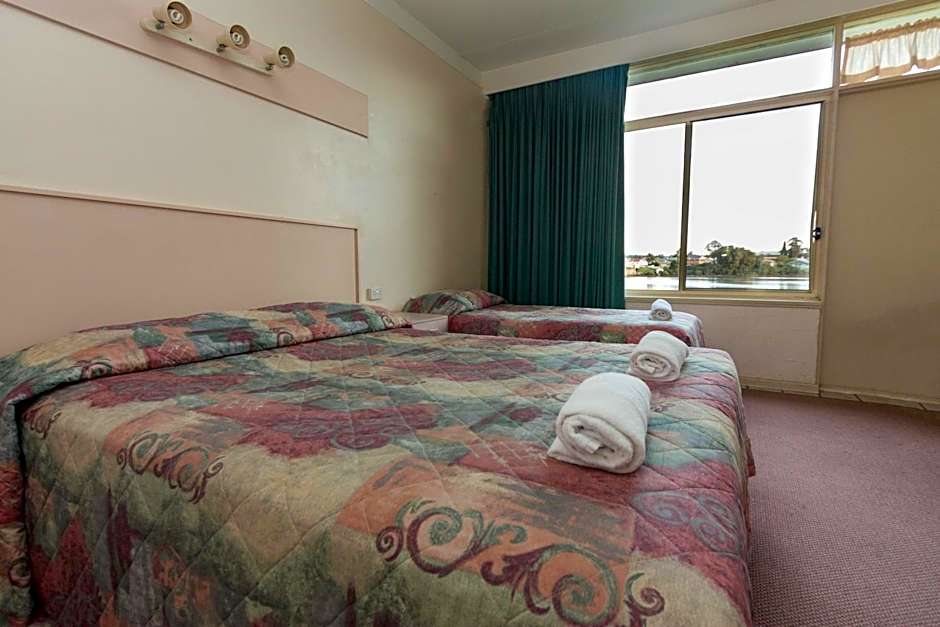 Moruya Waterfront Hotel Motel