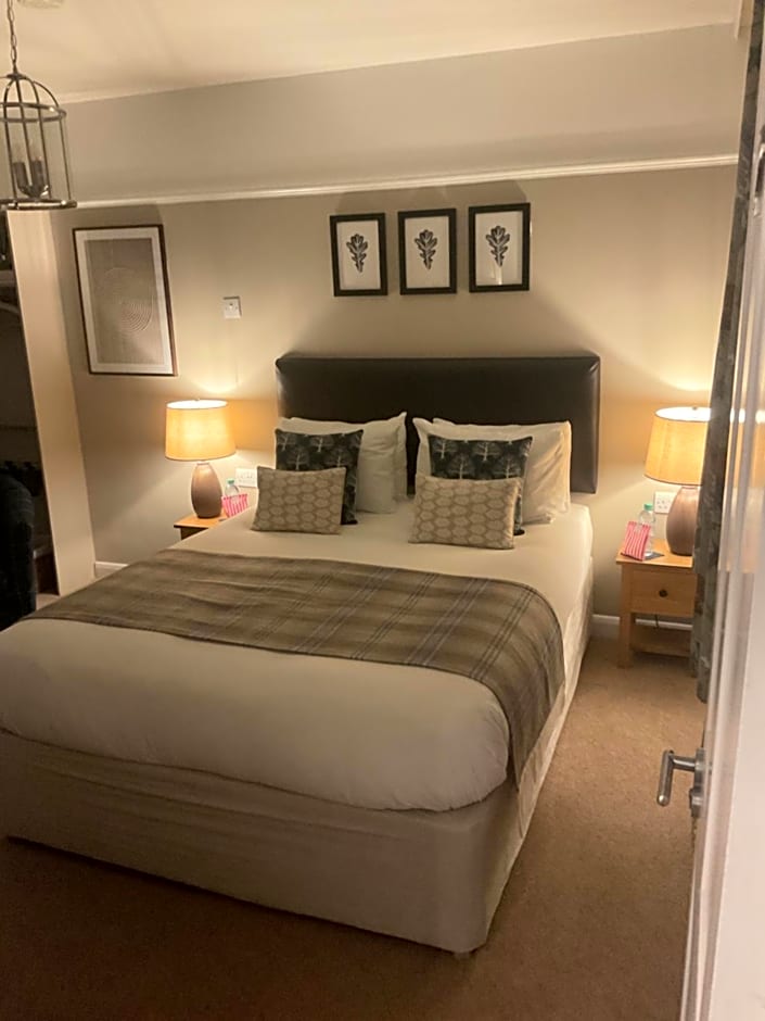 Oak Tree Lodge & Holiday Parking