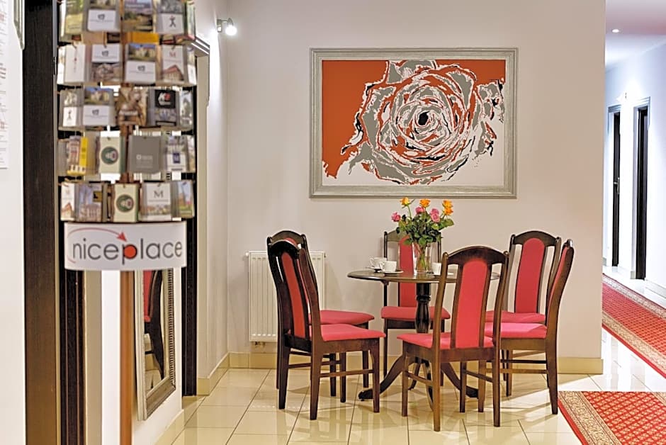 Dworek Różany Hotel & Restauracja