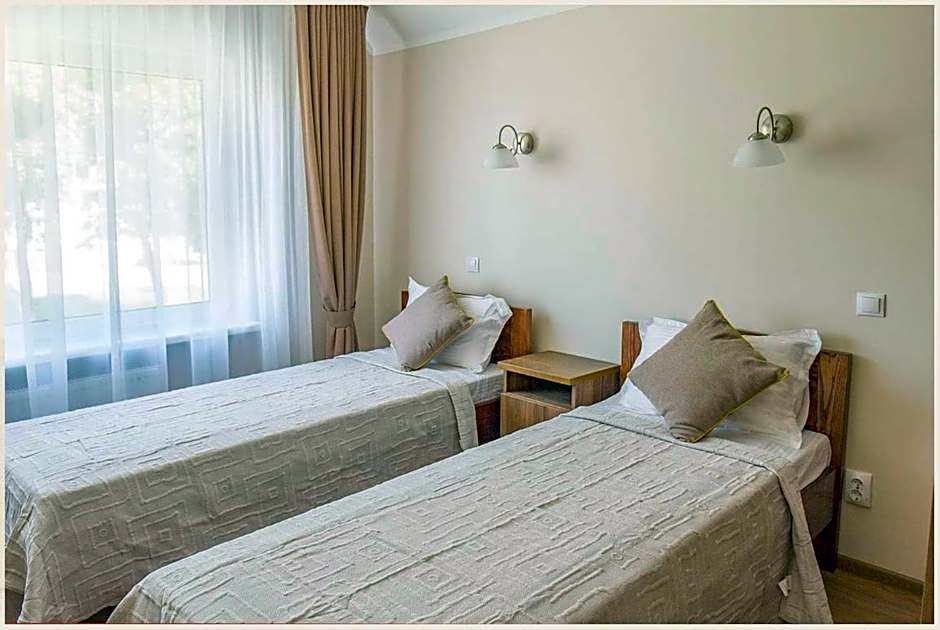 Mandarin Restoran & Hostel