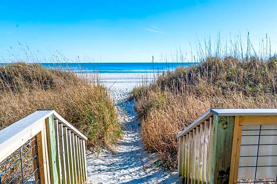 Oceanfront Views, Recently Renovated Kitchen,Pools