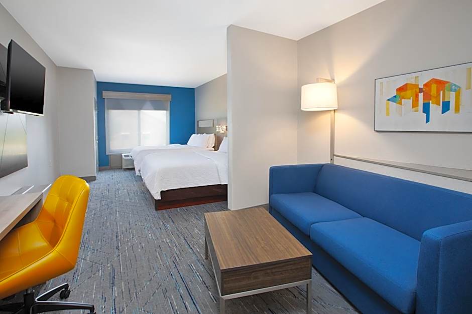 Holiday Inn Express & Suites Milwaukee NW - Park Place By IHG