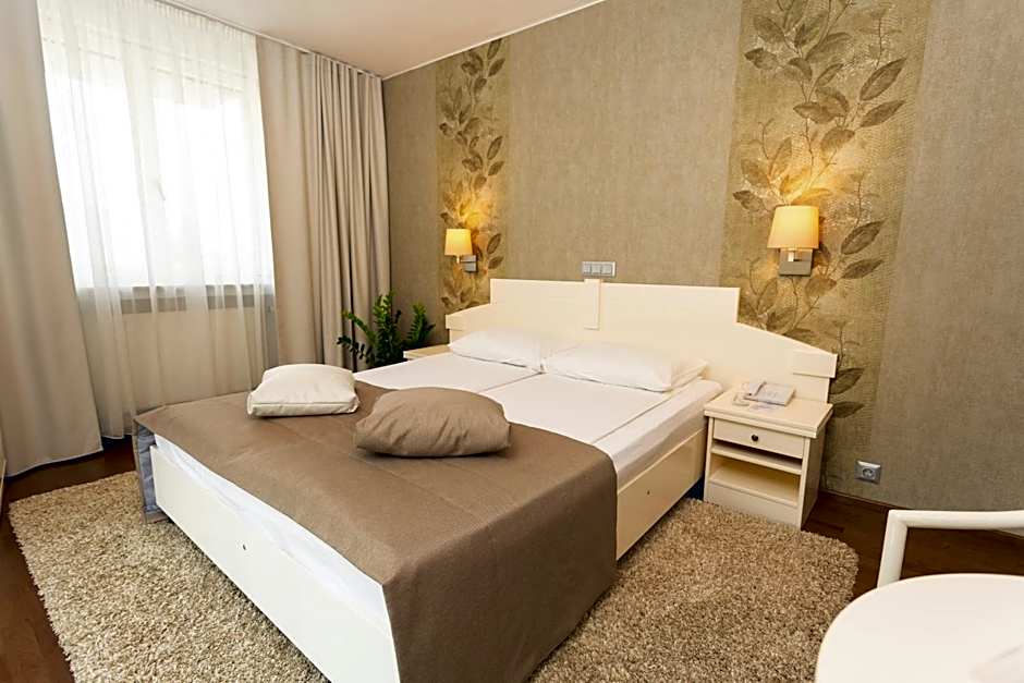 Hotel Fenyõ Conference & Spa