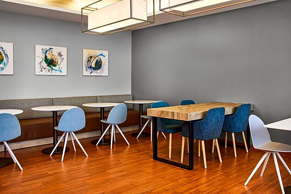 TownePlace Suites by Marriott Garden City