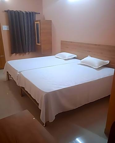 SKR Gusto Inn