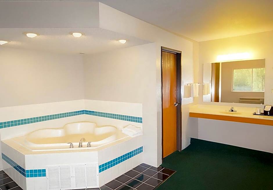 Royal Inn & Suites Milaca