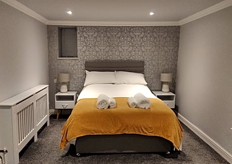 superior-double room-ensuite with shower