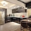 Independence Square 310, Chic, Remodeled Studio w/ Great Location in Aspen, A/C, & Kitchenette