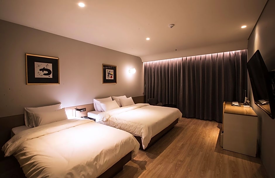 Hound Hotel Changwon - Jinhae Yongwon