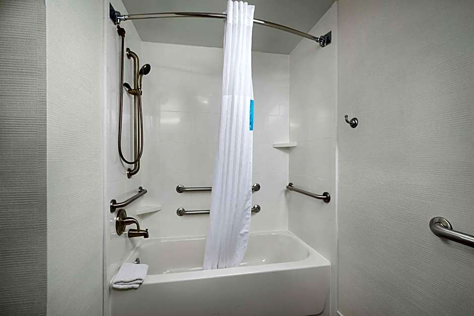 Hampton Inn By Hilton Louisville I-65 At Brooks Rd.