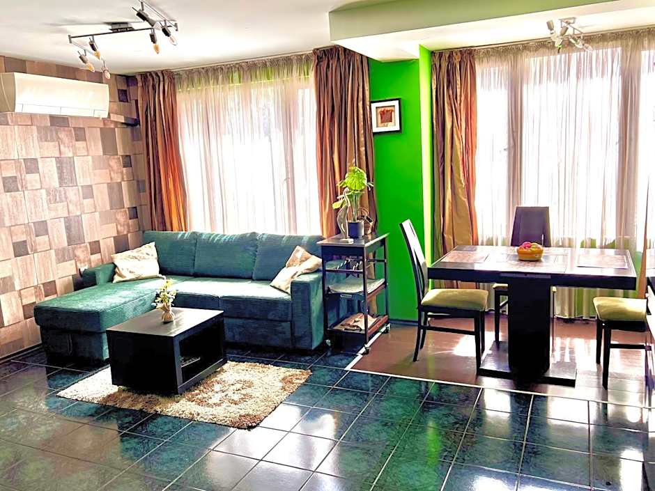 The Green Apartment 2BR - free parking