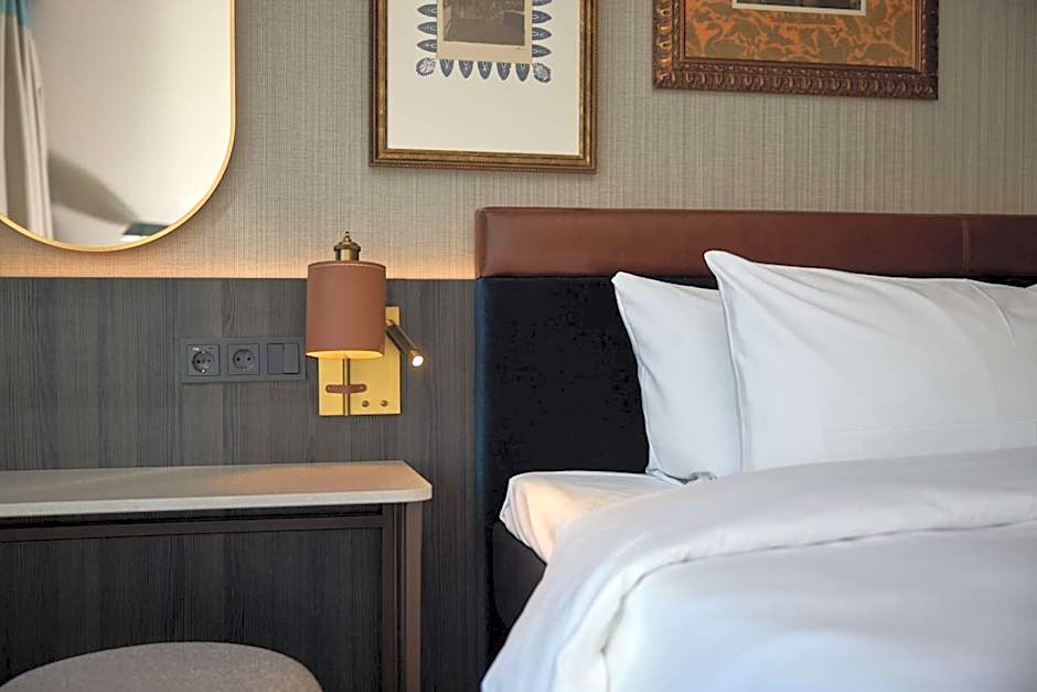 Haven Hotel Rotterdam, Curio Collection by Hilton