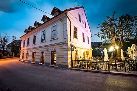 Hotel Pri mostu
