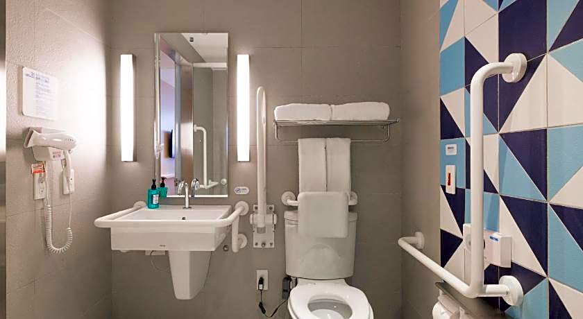 Holiday Inn Express Taichung Fengchia by IHG