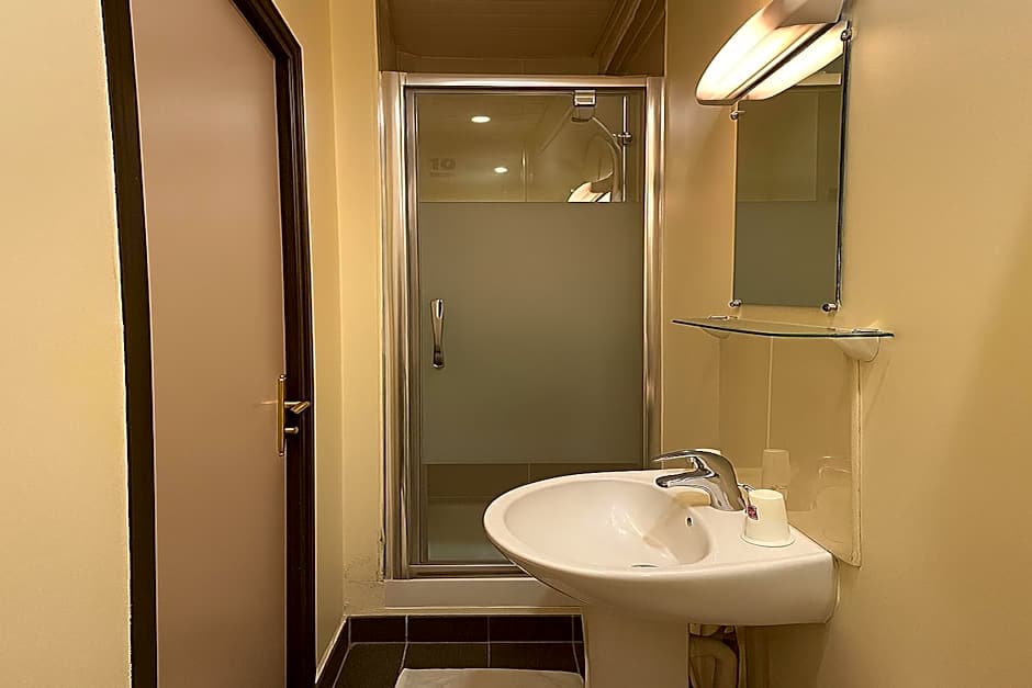 Hotel des Bains à 10 min de Paris