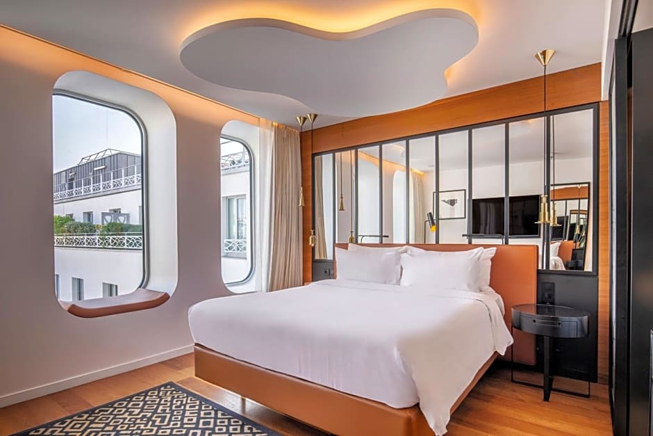 Renaissance by Marriott Paris Republique Hotel