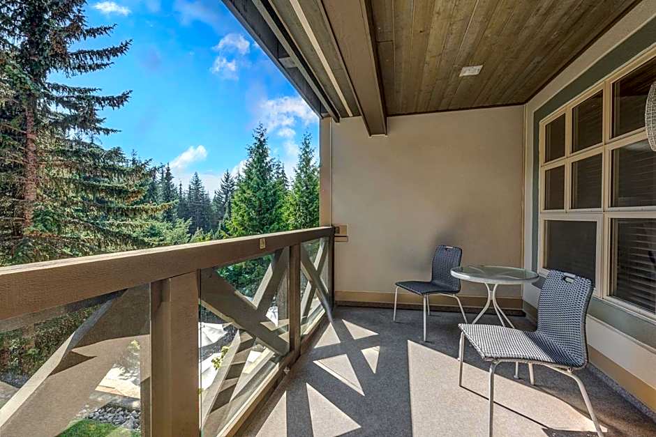 Blackcomb Springs Suites by CLIQUE