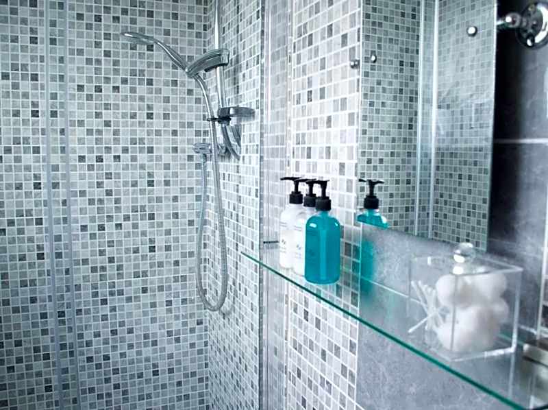 The Cambridge Guest House by Tas