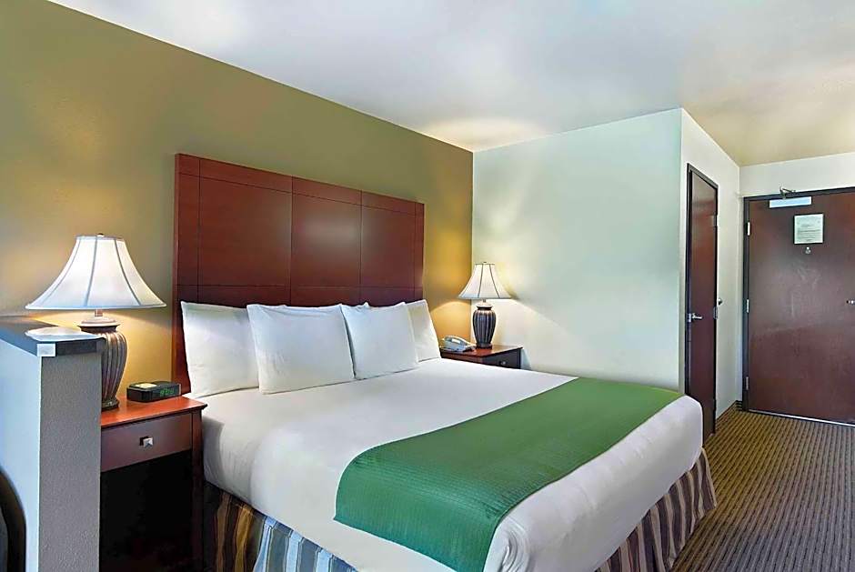 Photo 1 of 4 of 1 King Bed with Sofabed Suite