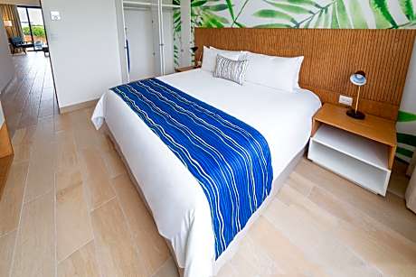 Master Suite with King Bed