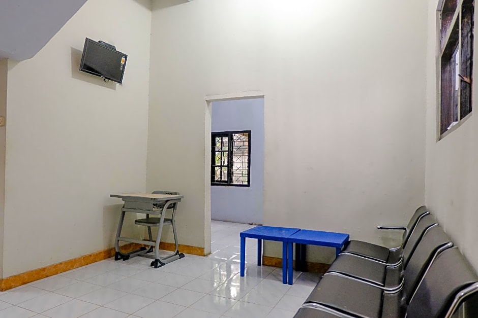 SPOT ON 2723 Gatsu Kost