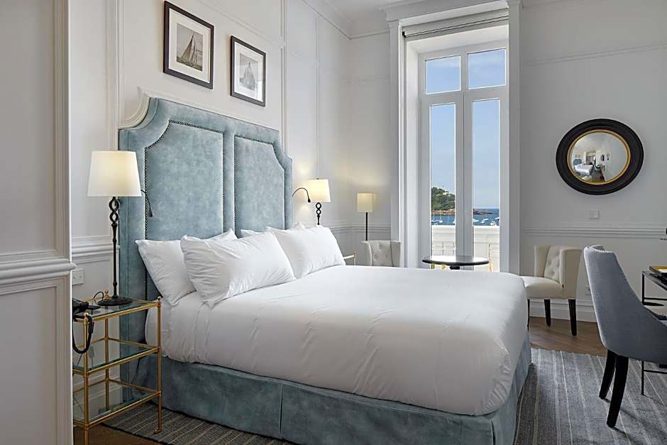Photo 1 of 5 of Classic, Sea View