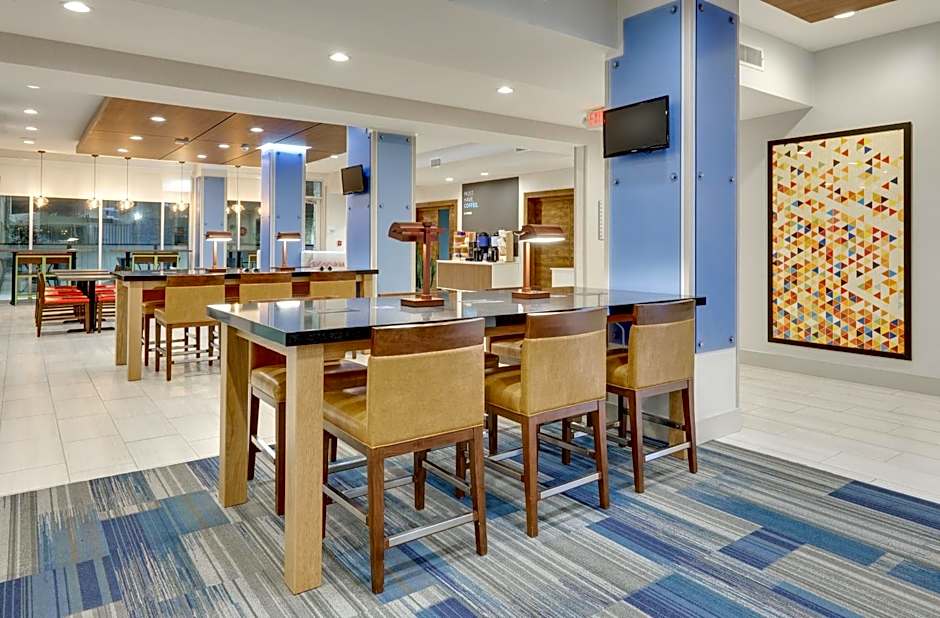 Holiday Inn Express & Suites Dallas NW - Farmers Branch By IHG