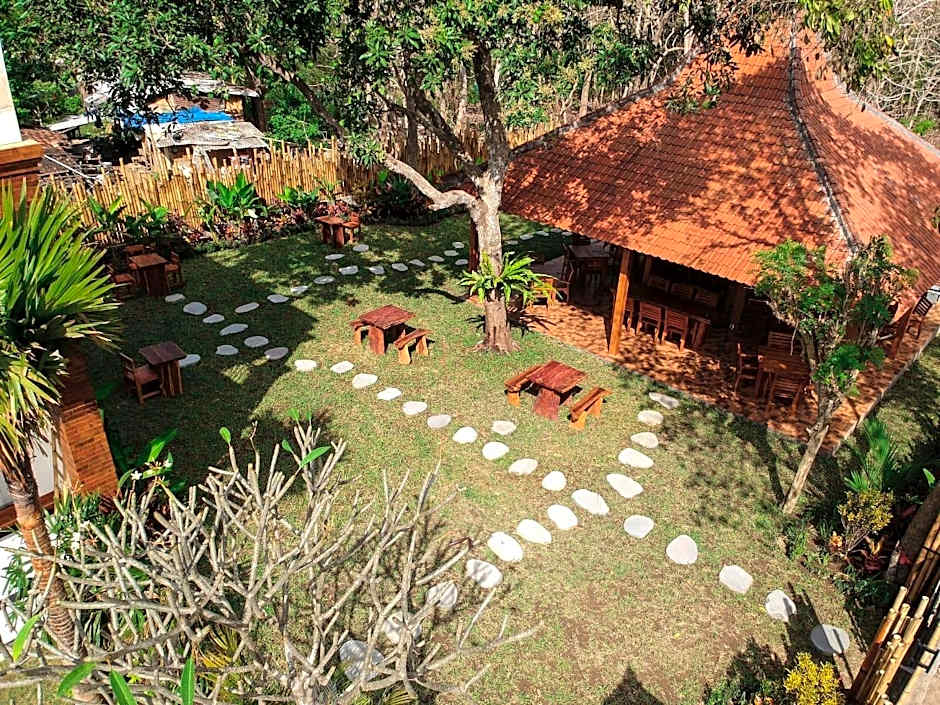 seno guesthouse and cafe