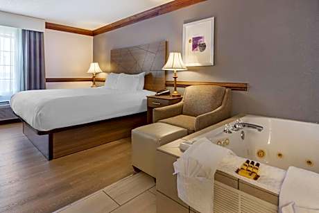 King Suite with Whirlpool - Non-Smoking