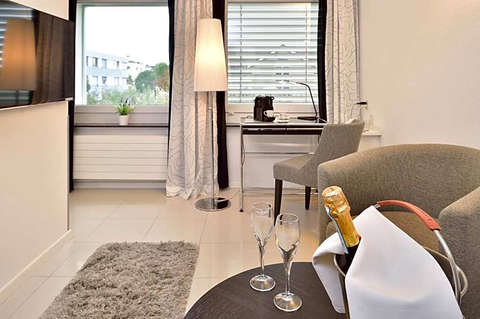 Photo 1 of 7 of Junior Suite