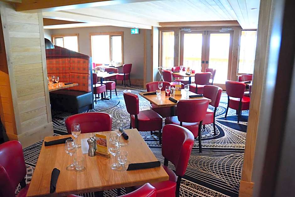 Moose Hotel and Suites