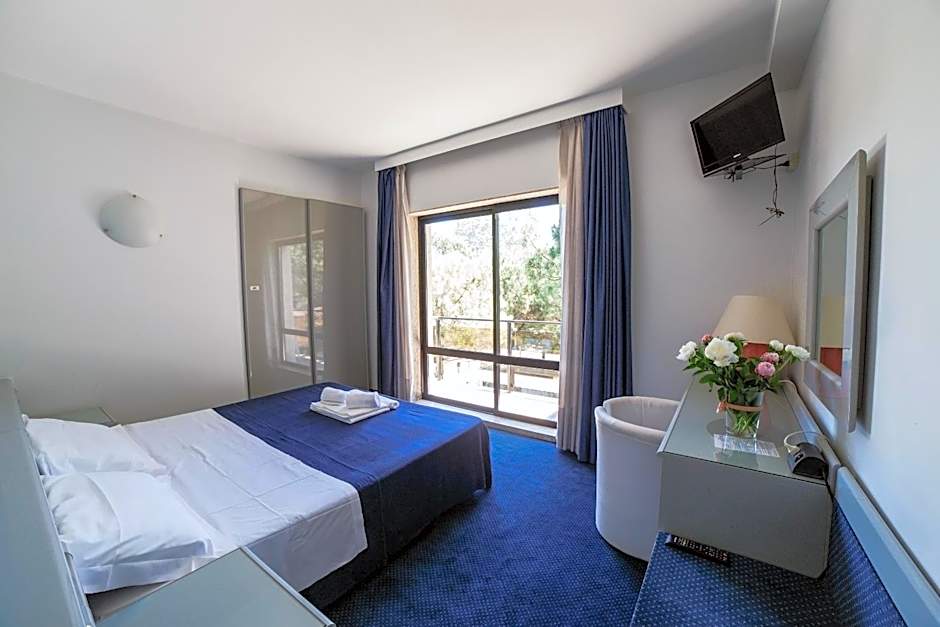 Club Hotel