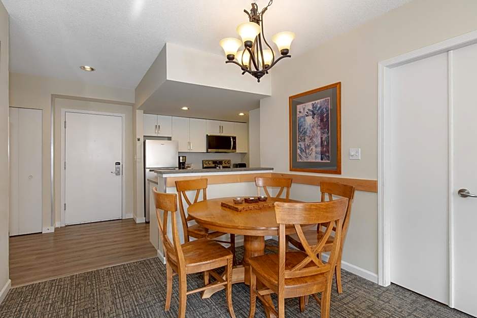 Tyndall Stone Lodge by Whiski Jack