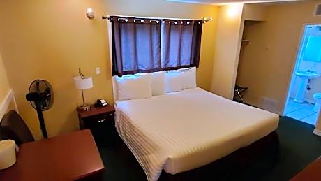 Standard Queen Room
