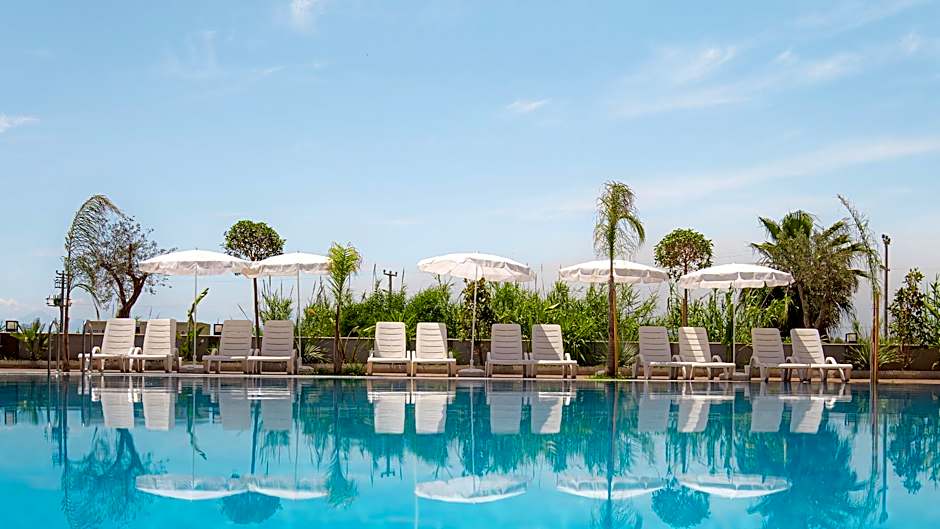 Laristone Suite Spa Hotel