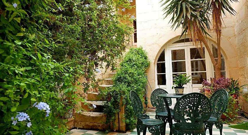 Village Knights Accommodation